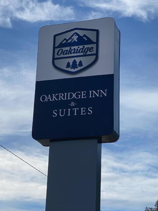 Oakridge Inn & Suites Экстерьер фото
