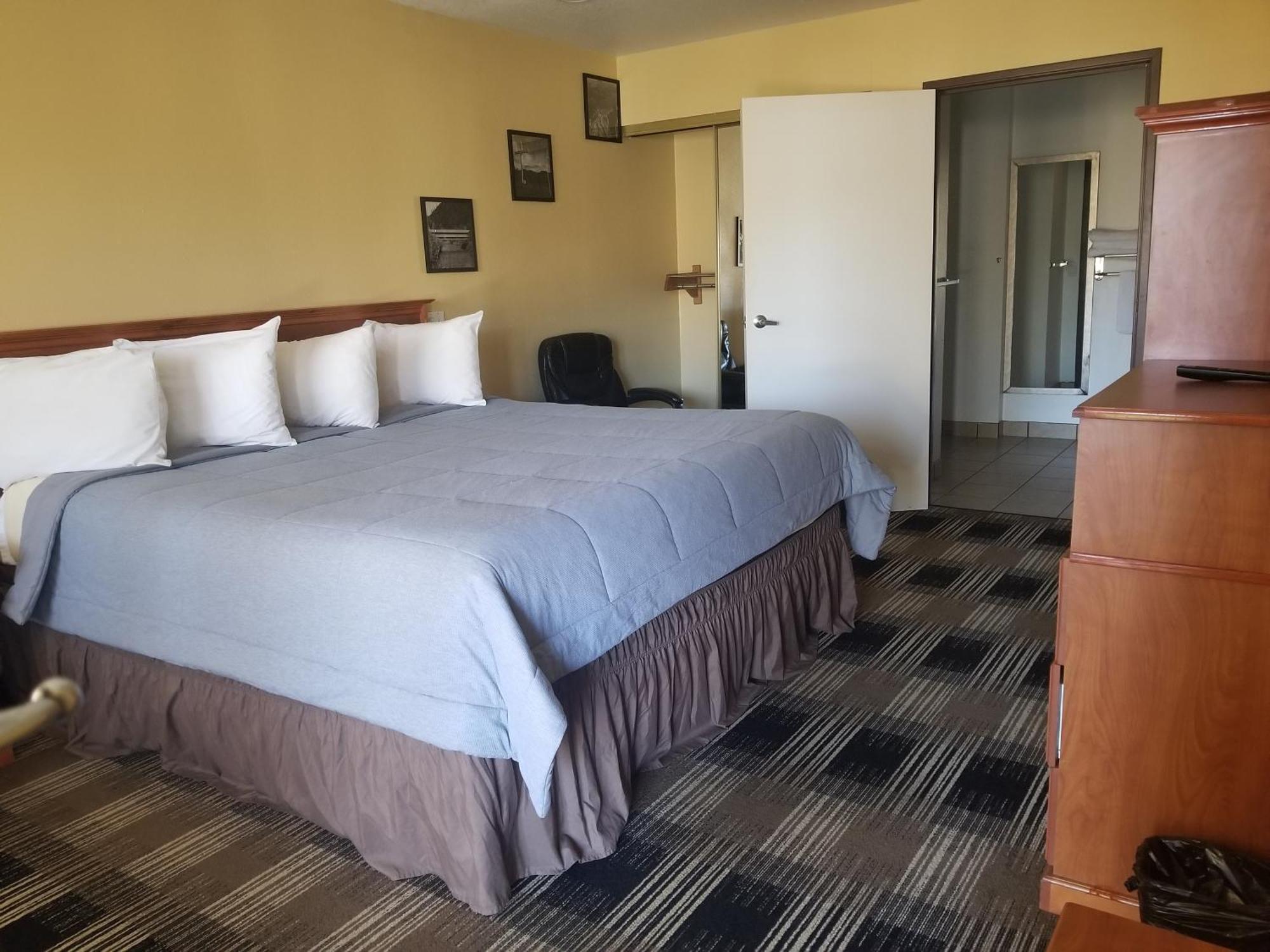 Oakridge Inn & Suites Экстерьер фото