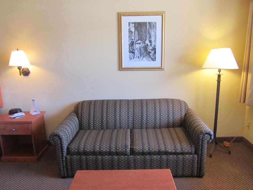 Oakridge Inn & Suites Экстерьер фото