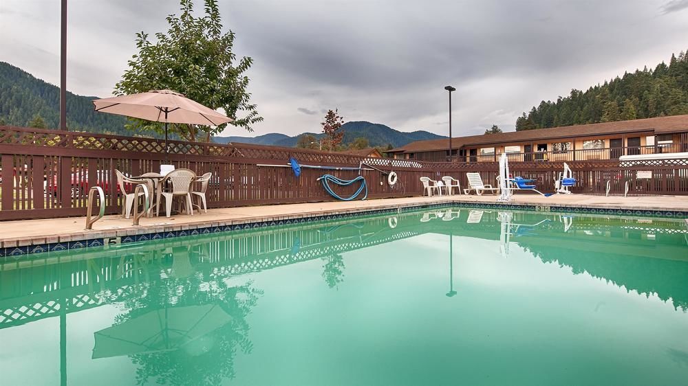 Oakridge Inn & Suites Экстерьер фото
