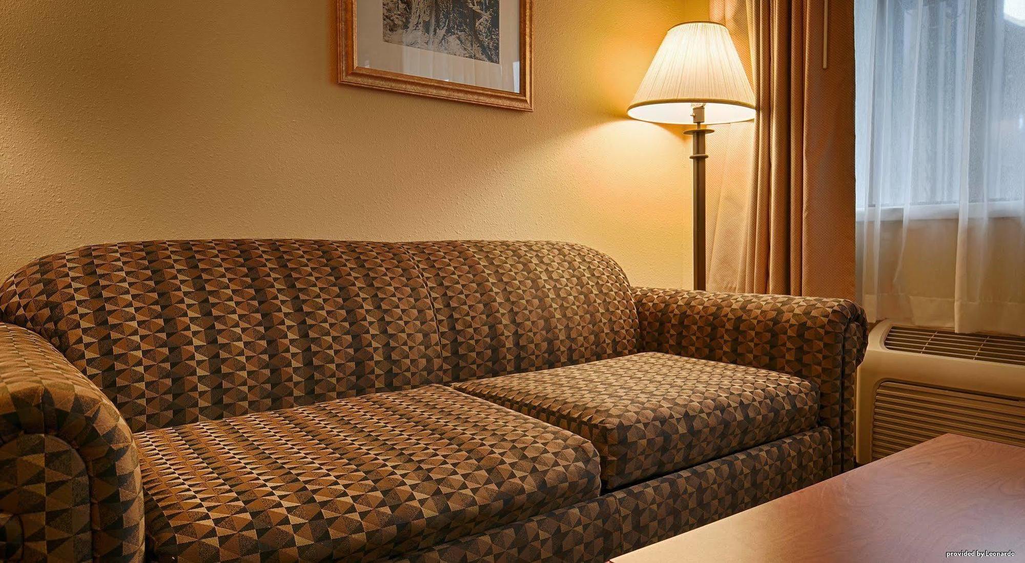 Oakridge Inn & Suites Экстерьер фото