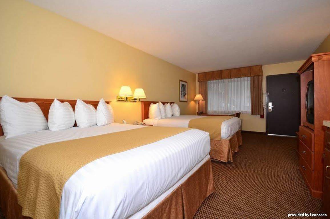 Oakridge Inn & Suites Экстерьер фото