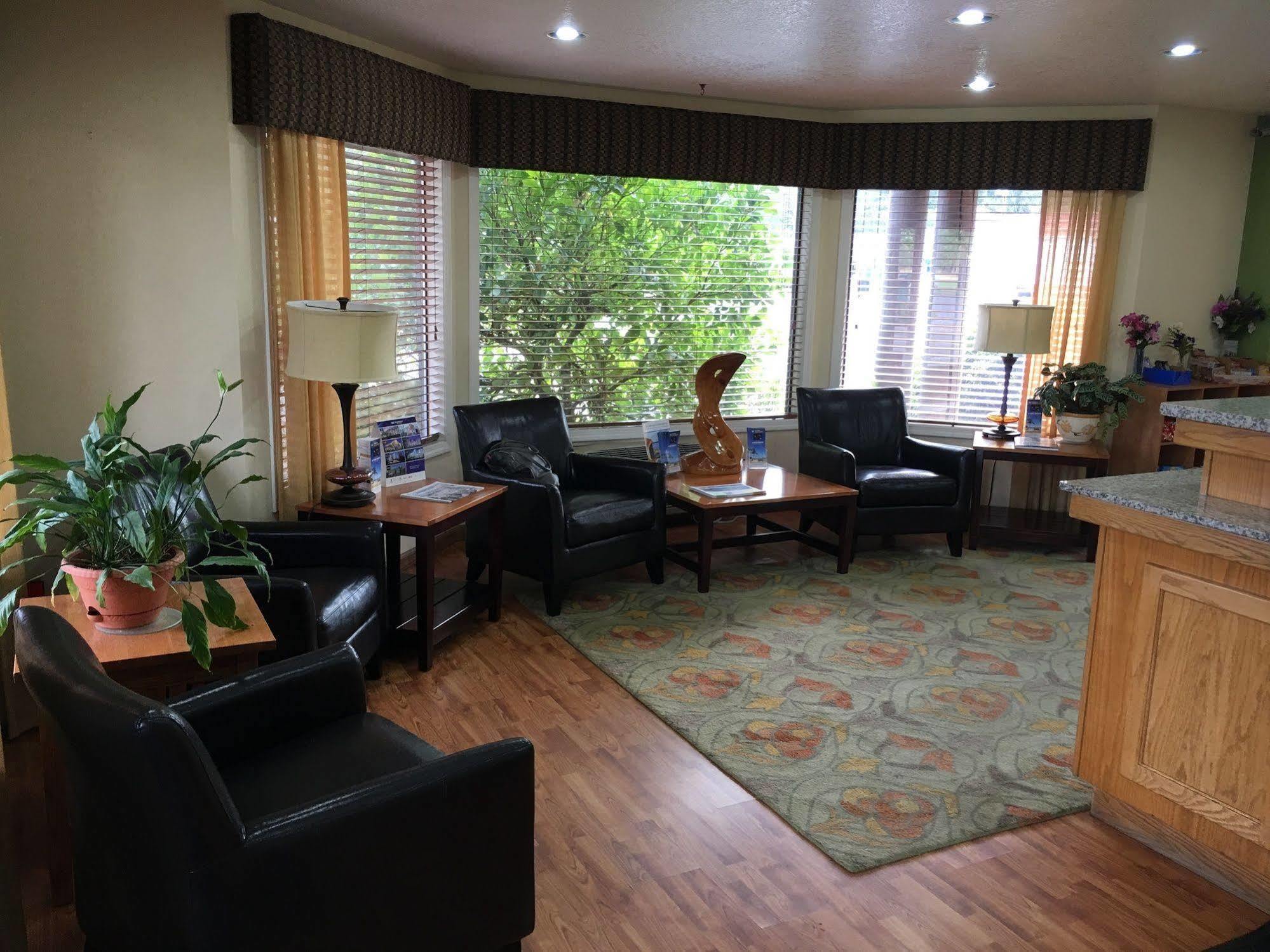 Oakridge Inn & Suites Экстерьер фото