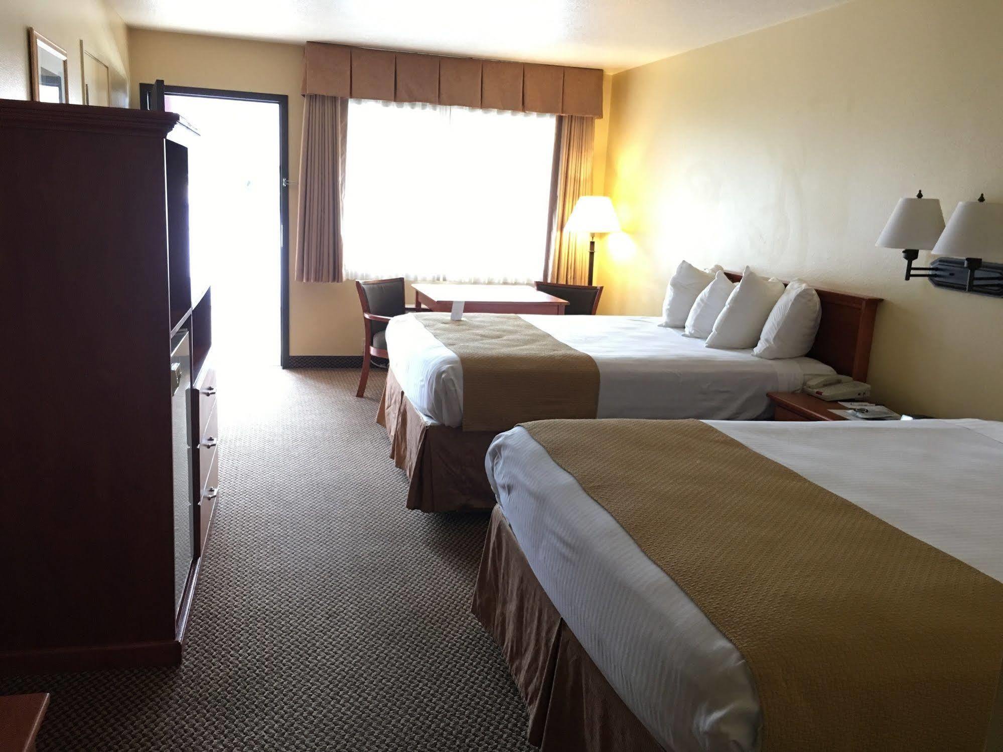 Oakridge Inn & Suites Экстерьер фото