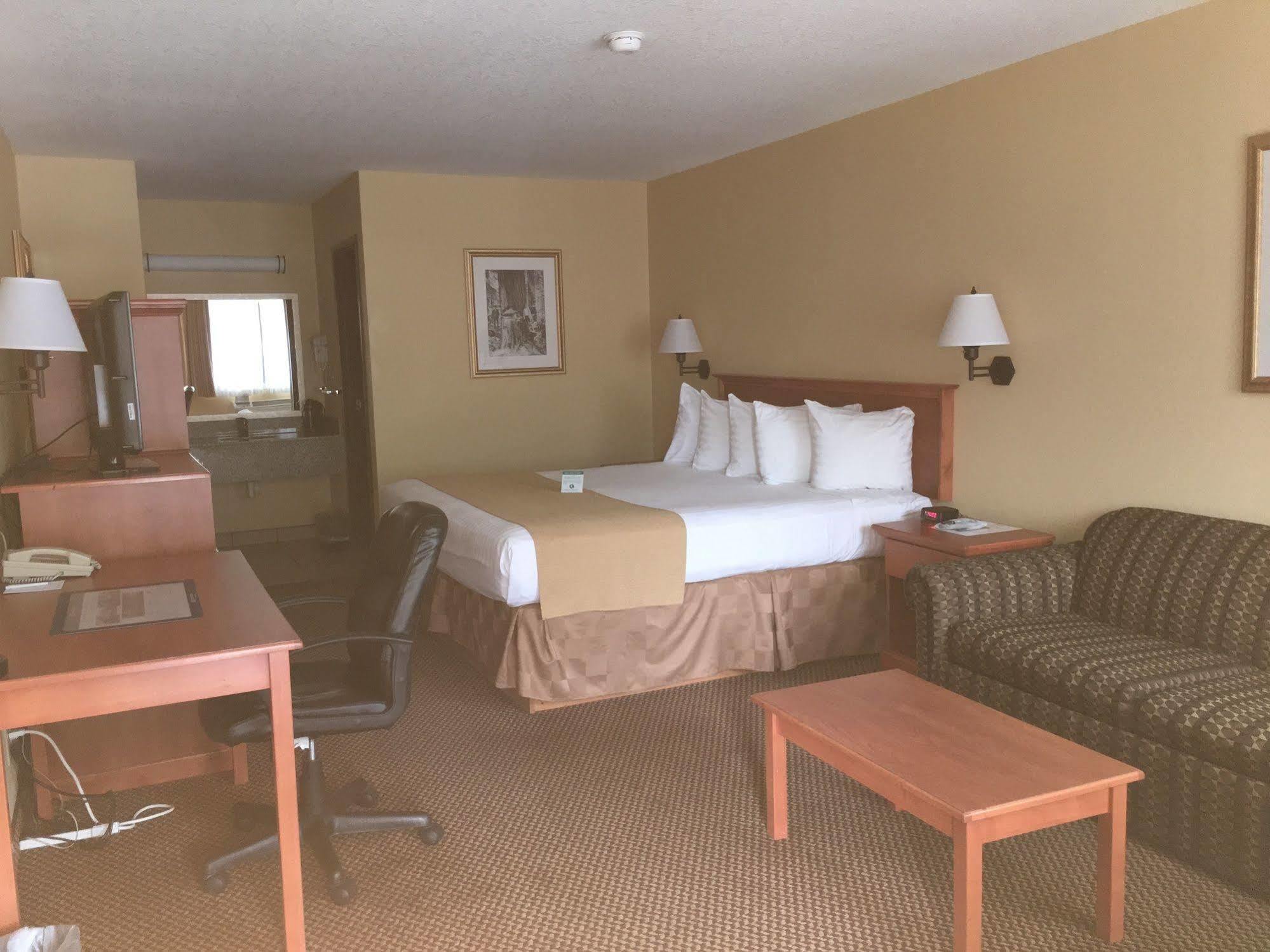 Oakridge Inn & Suites Экстерьер фото